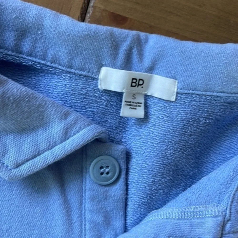 Cropped Tee - Picture 3 of 8
